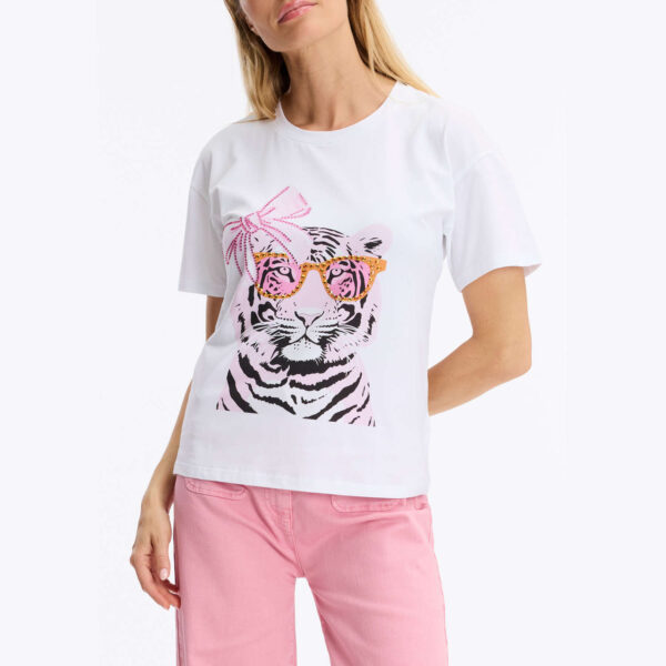 white t shirt